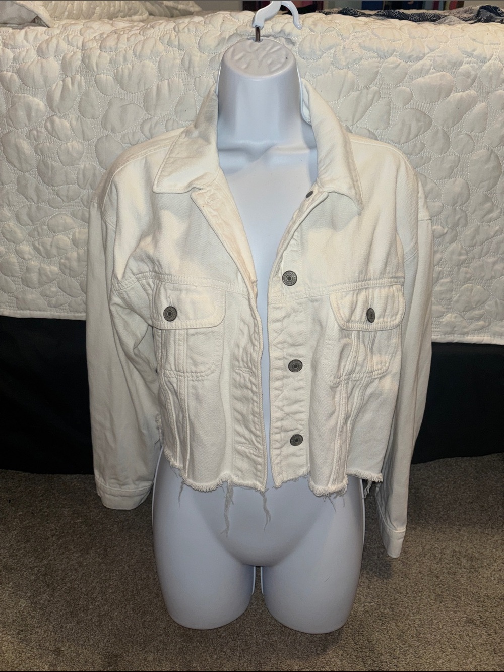Abercrombie & Fitch Off-White Cropped Denim Jacket